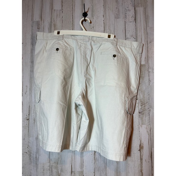 L.L. Bean Wrinkle Resistant Cotton Men Shorts Color Beige- NWT - Picture 2 of 3